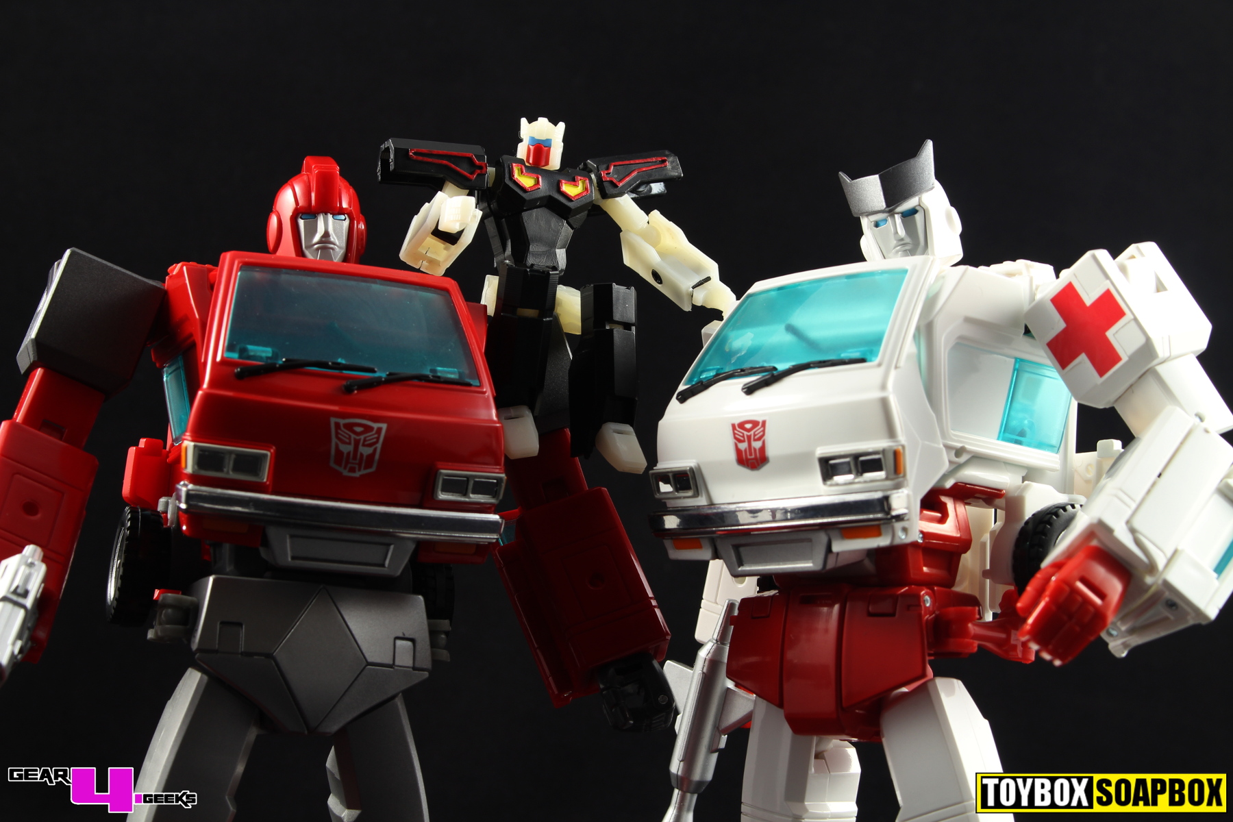 nonnef-masterpiece-ironhide-ratchet-hip-upgrade-review