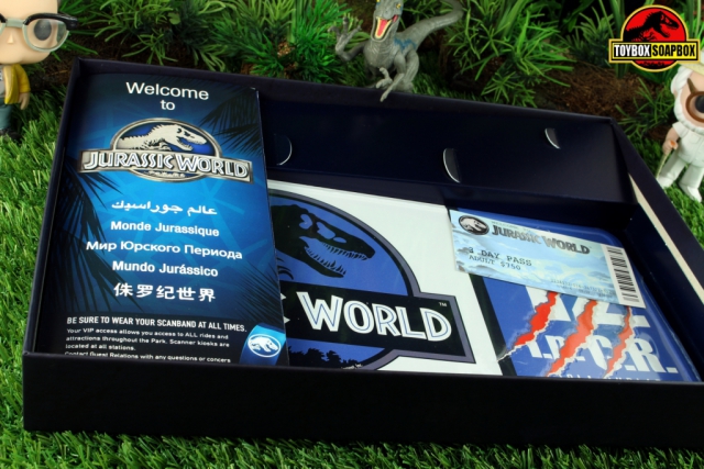 JURASSIC JUNE DOCTOR COLLECTOR JURASSIC WORLD KIT