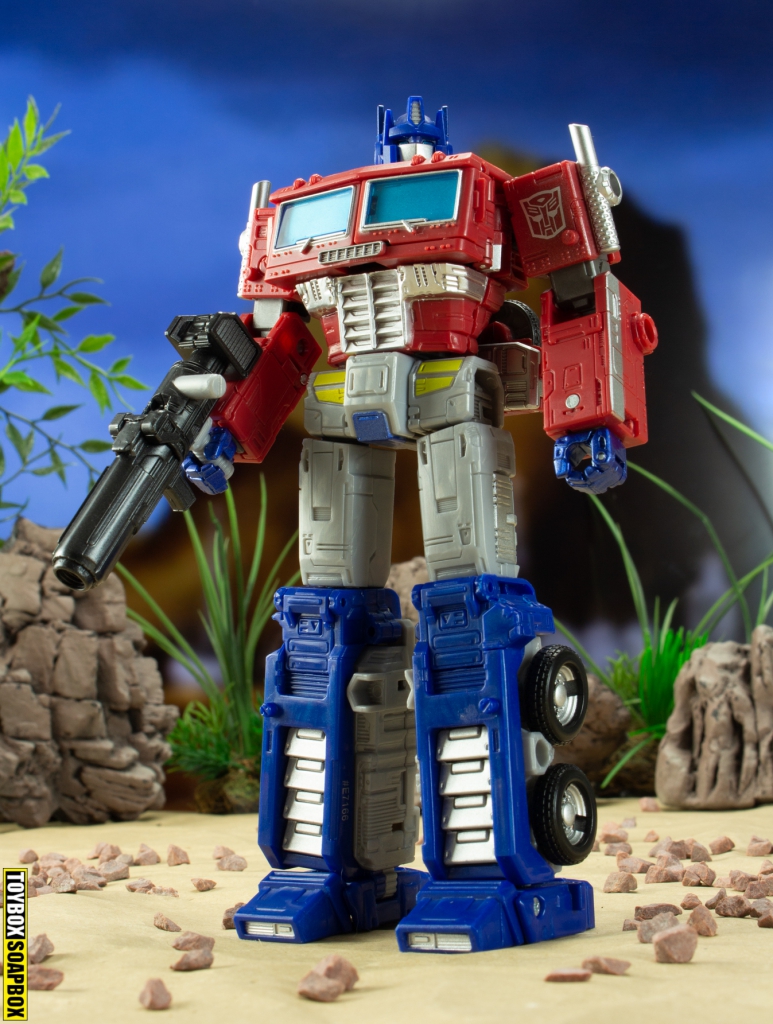 earthrise optimus prime robot mode with gun