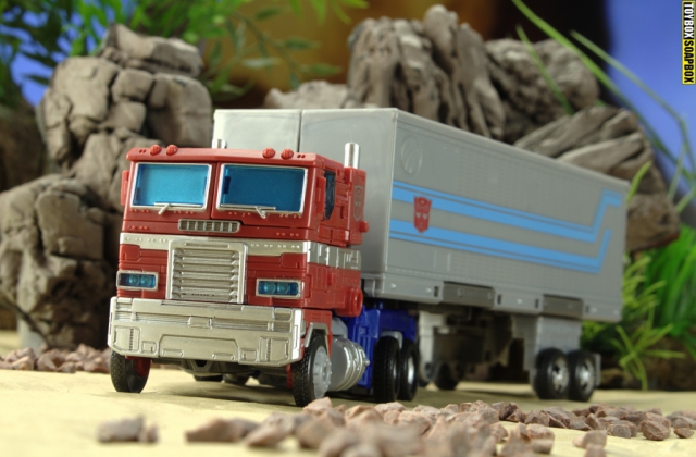 transformers learthrise leader optimus prime truck mode