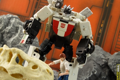 spike earthrise wheeljack find a dinosaur skull