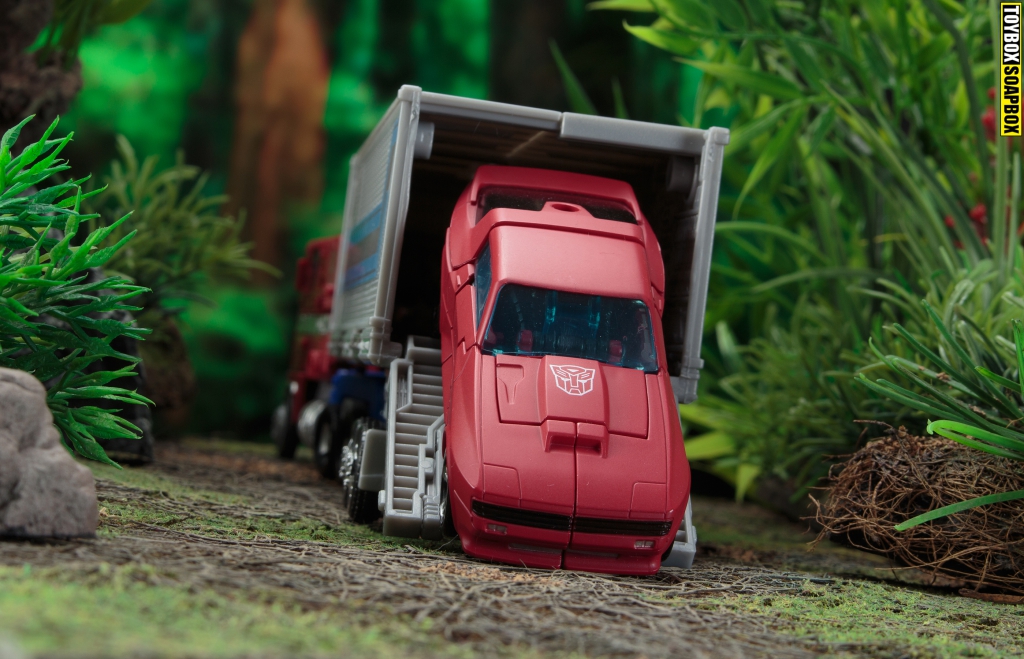 earthrise cliffjumper roll out optimus prime trailer