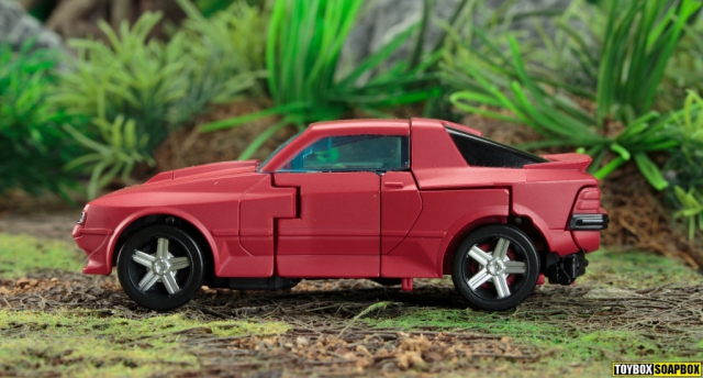 transformers earthrise cliffjumper vehicle mode side 2