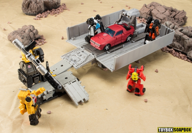 Earthrise optimus prime cliffjumper and ironworks