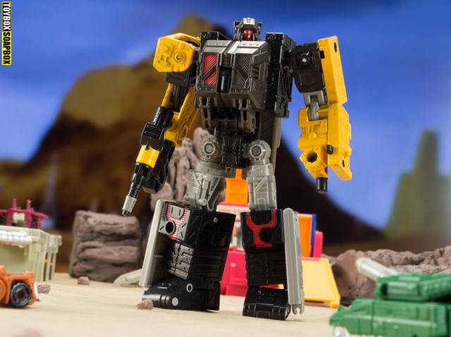Transformers earthrise deluxe modulator ironworks robot