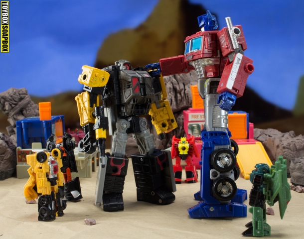 Transformers Earthrise Optimus prime and ironworks