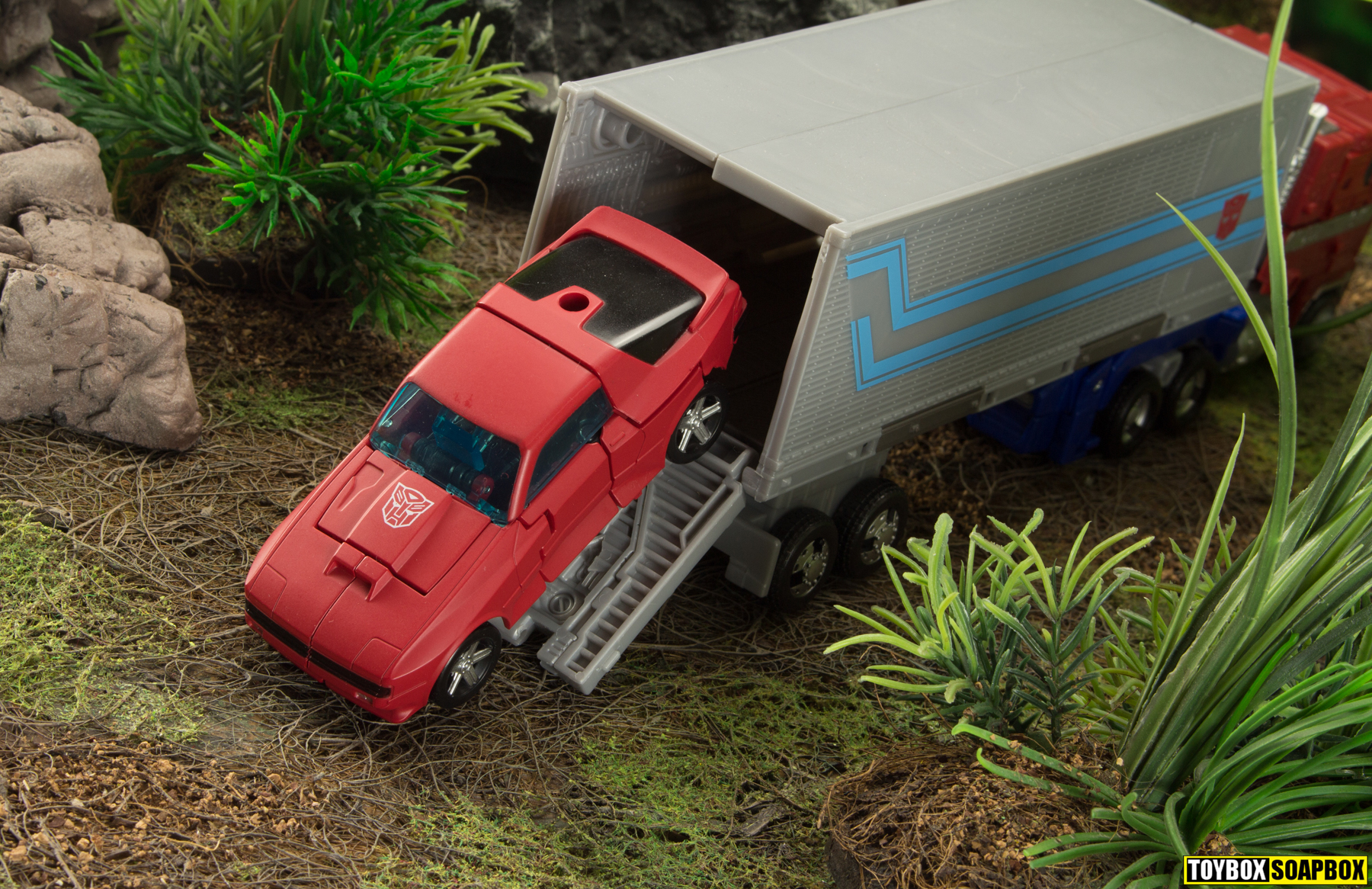 transformers eartrhise autobot car optimus prime trailer