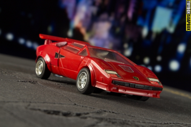 sideswipe-transformers-g1-lamborghini-countach-2