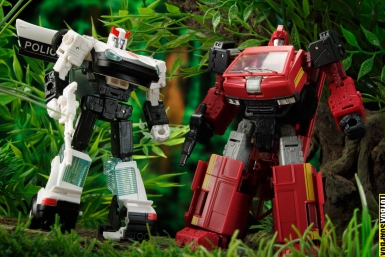 Amazon exclusive earthrise autobot alliance ironhide and prowl