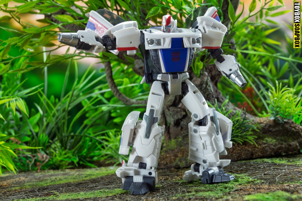 Transformers prime Age of the primes smokescreen figure in robot mode posing with guns