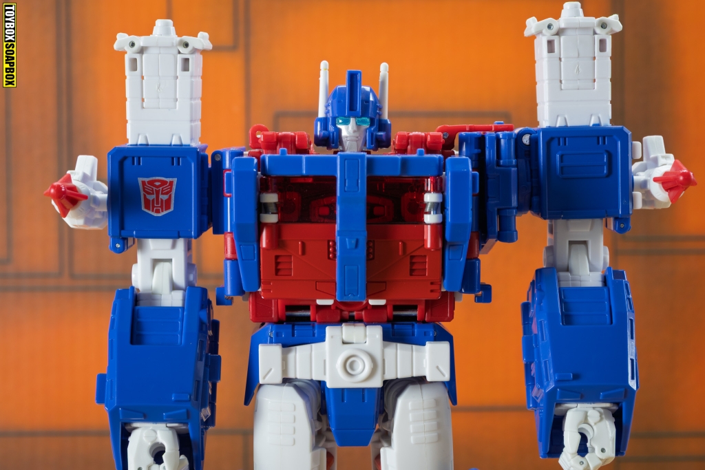 ss86 ultra magnus with shoulder upgrade kit applied on side cmparison