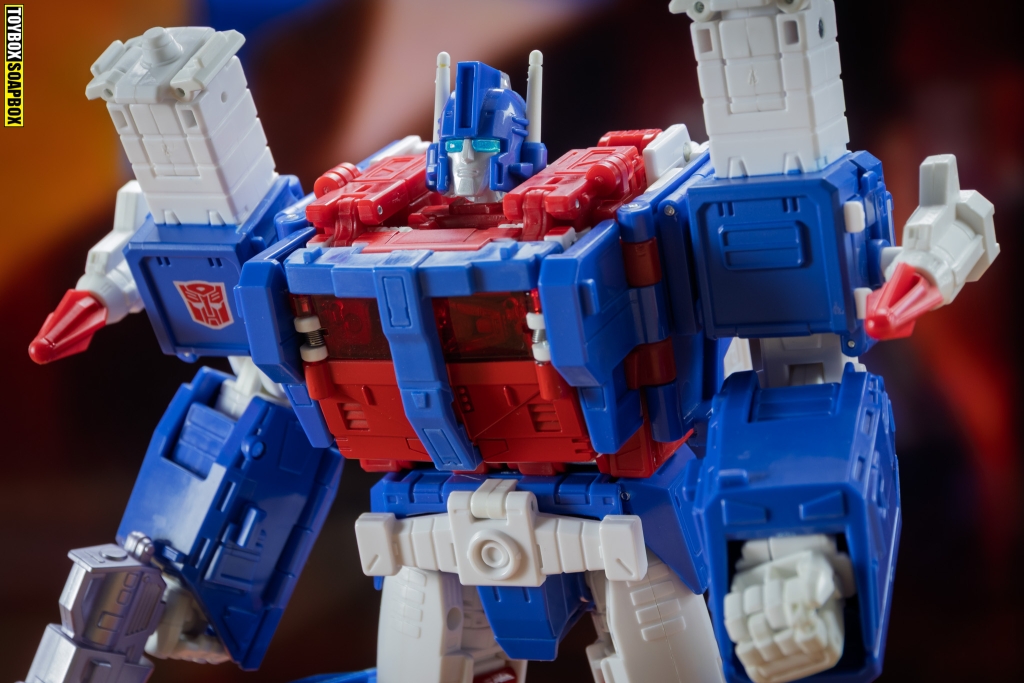 transformers studio series 86 ultra magnus figure with upgrade kit shoulders