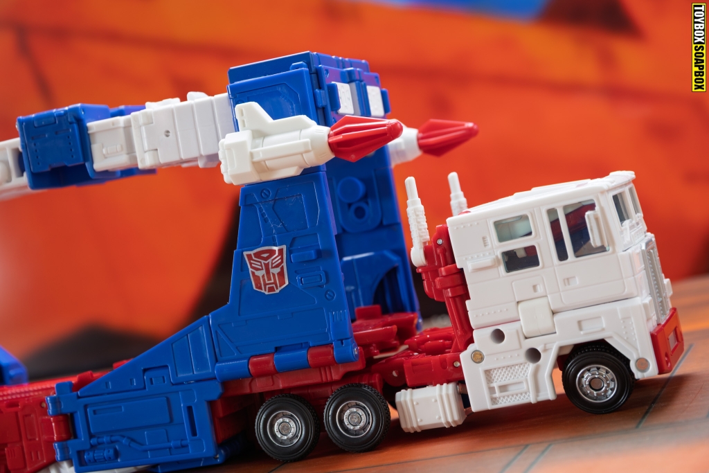 transformers studio series 86 ultra magnus upgrade kit truck mode autobot badge